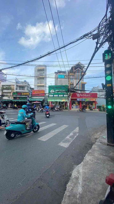 bán đất mặt tiền Nguyên Hồng P11 BT , dc xây dựng 7 lầu st