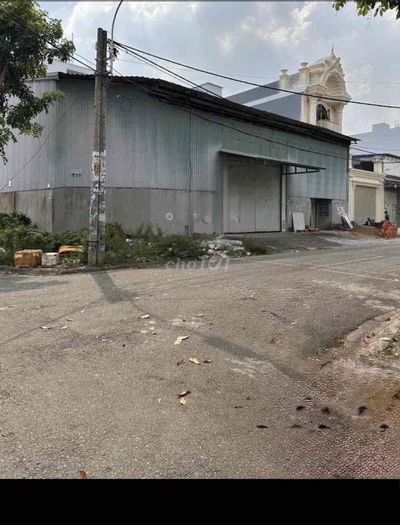 Kho 500 m2 khu Tên Lửa xe coint vào được