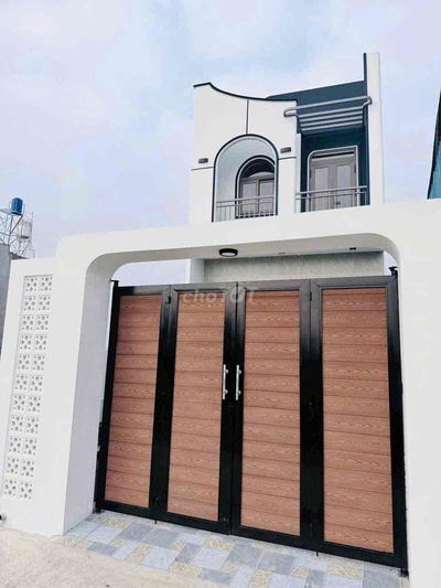 cần bán nhanh căn nhà 1 lầu 1 trệt ,4 phòng ngủ , nhà nở hậu.