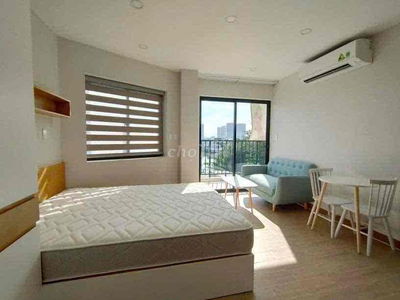 Căn hộ studio Ban Công, Hầm Xe, Thang Máy, Bến Vân Đồn, Quận 4