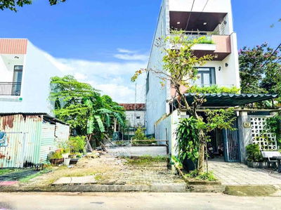 💥  VÂN ĐÀI NỮ SĨ, GẦN NHÀ SÁNG TÁC