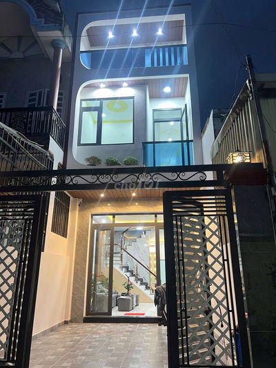 Nhà lầu gần làng đại học quốc gia giá 4 tỷ 200 triệu