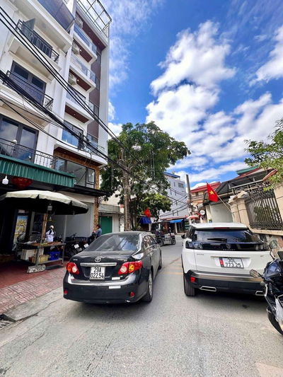 Mặt phố kinh doanh - 7 tầng full nội thất tại Thạch Bàn - cạnh chợ