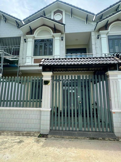 Bán nhà lầu hoàn công 90m2 đường 130 vào50m,xã tân thạnh đông,thông xe