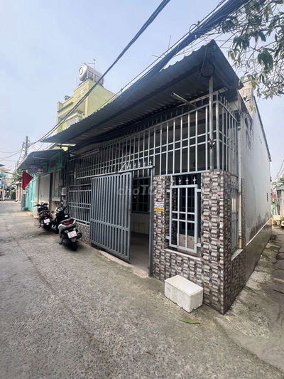 Nhà cấp 4 60m2 hẻm to 3m chỉ 2 sẹc 2680 Huỳnh Tấn Phát hẻm chùa Bà