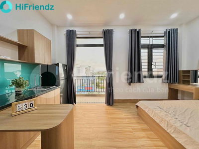 cho thuê căn hộ dịch vụ ban công full nội thất gần vincom Lê văn việt