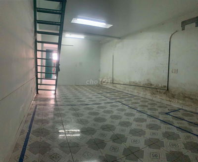 Nhà cho thuê nguyên căn có gác lửng ở dưới trống suốt