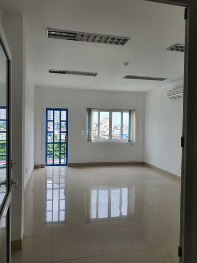Cho thuê văn phòng 45m2 mặt tiền Hoàng Diệu phường 13 Quận 4