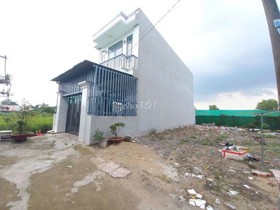 Cần bán lô đất thổ cư gần chợ Hưng Long