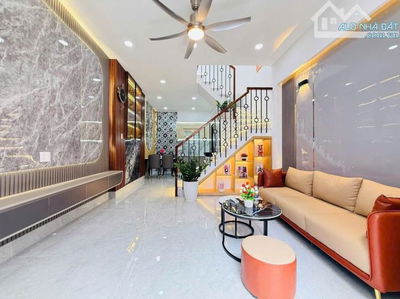 Bán nhanh căn nhà Nguyễn Thượng Hiền, Bình Thạnh. Giá: 3 Tỷ 110 / 51m2, gần nhiều tiện ích