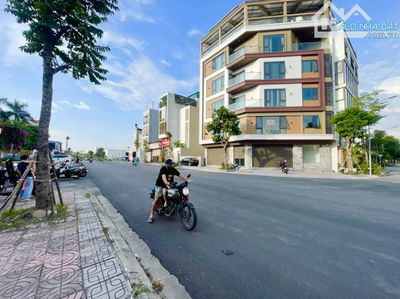 PHÂN LÔ GIÁO VIÊN, VỈA HÈ, 3 Ô TÔ TRÁNH, KD, PHỐ NGỌC THỤY, BỒ ĐỀ, LB, DT 92 M, 5 T, GIÁ 2