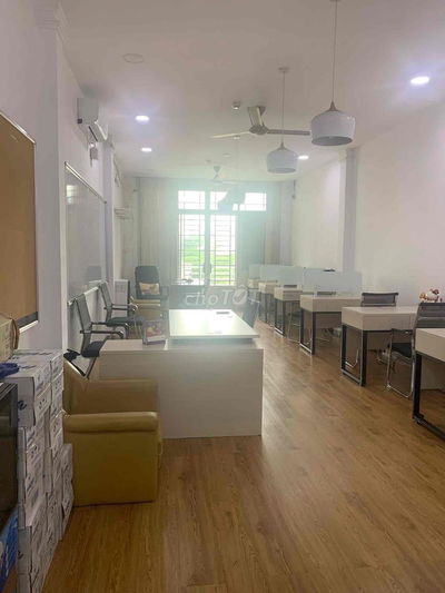 Cho thuê Văn Phòng khu Hành chính Q4, Ban công View Bitexco