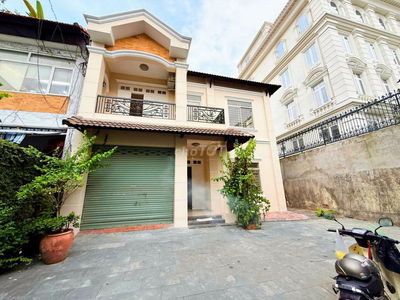 VILLA SÂN VƯỜN THẢO ĐIỀN 250M2, 2 TẦNG, 3PN, GIÁ 60TR/THÁNG