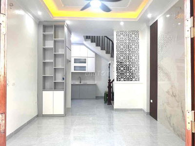 Chỉ 8.1 tỷ Nhà Lô Góc Cầu Giấy - Gần Ô tô - Kinh Doanh Vip