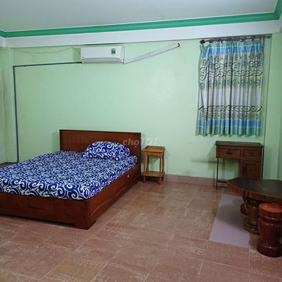 Phòng thuê ở mặt tiền quận 5 (diện tích 32m2) giá  3tr700