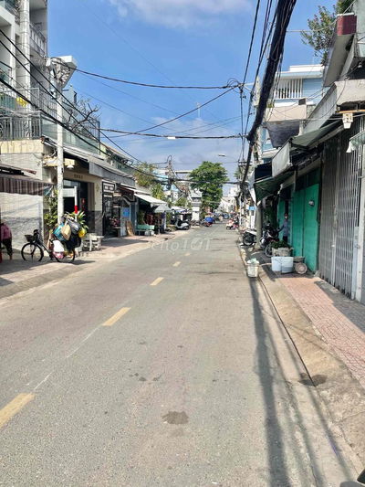 Bán gấp nhà MTKD Phong Phú, xe hơi đỗ cửa, 45m2, SHR, chỉ 5.6 tỷ.