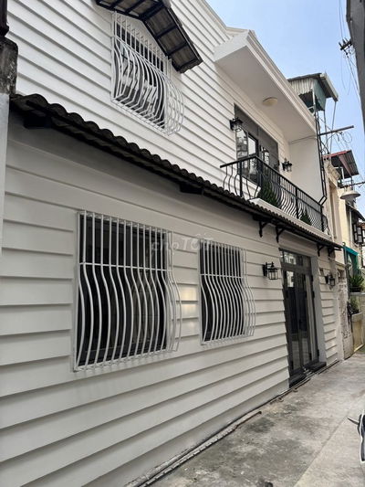 Nhà mới ngang 9m, cách mặt đường CMT8 chỉ vài bước chân