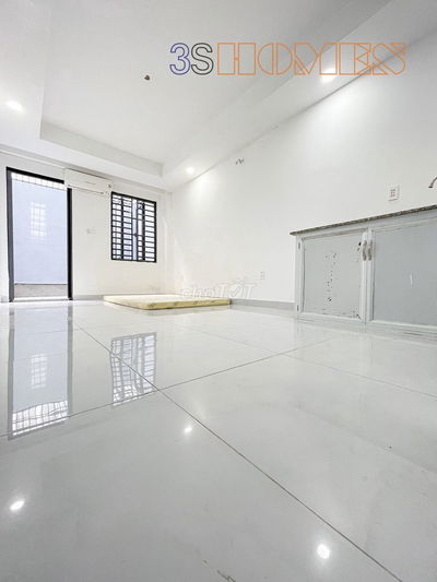 PHÒNG SẴN MÁY LẠNH CÓ SÂN SAU TO BỰ - GẦN ĐẠI HỌC VĂN LANG 500M