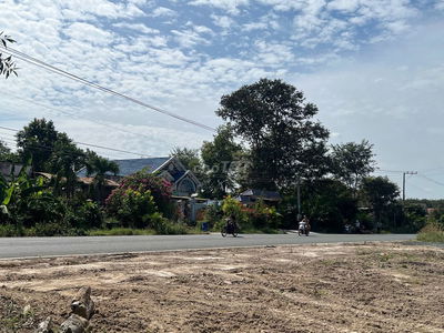 ngay mặt tiền 32m gần kcn minh hưng3