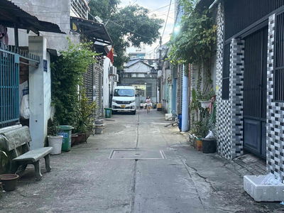 Nhà Cấp 4 có 4 phòng trọ hẻm thông gần Lê Văn Khương, DT 73m2 (4x18.3)