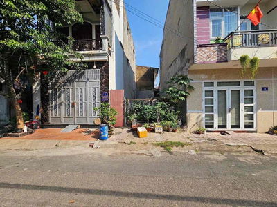 Đất gần Chợ Dĩ An 2, Đường nhựa thông thoáng,vỉa hè cây xanh