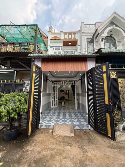 Nhà mới đúc lầu khu dân cư