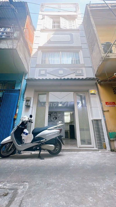 Cho thuê nhà nguyên căn mặt tiền hẻm cách mặt tiền đoàn văn bơ 1 căn