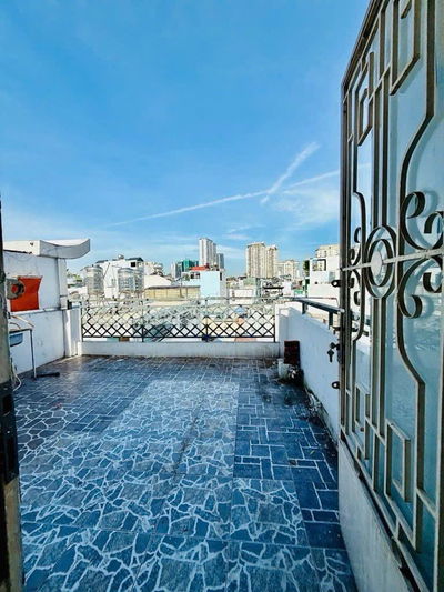 Nhà đẹp 50m2, đúc 4 tầng Tôn đản, KO QH – 5,197 tỉ.