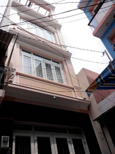 Nhà đường 𝙉𝙂𝙐𝙔Ễ𝙉 𝙏𝙍𝙄 𝙋𝙃ƯƠ𝙉𝙂, hẻm 4m ngay Đại Học Kinh Tế.