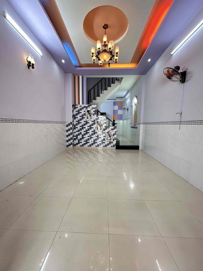 👉Đường 6m - DT: 4x13 (52m2) - Cạnh Ngã Tư Bốn Xã -- Nhà Đúc 3 Tầng - c