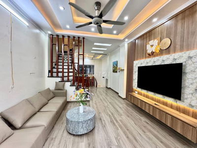 Phải nhanh! Bán nhà Hào Nam phân lô, KD, nhà thoáng  ở ngay 42m2*5T.