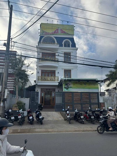 Cho thuê villa 8 phòng đang kinh doanh spa có giấy phép đẩy đủ