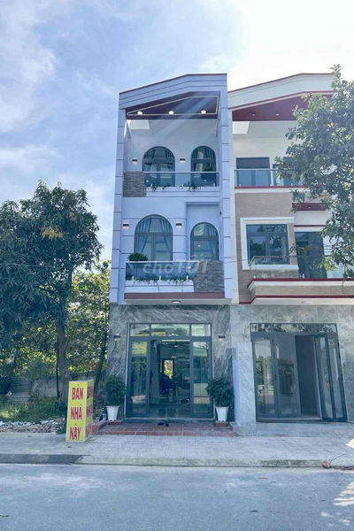 Nhà 3 Tầng Full Nội Thất Gần Vsip1 Giá Chỉ 4tỷ8 còn thương lượng