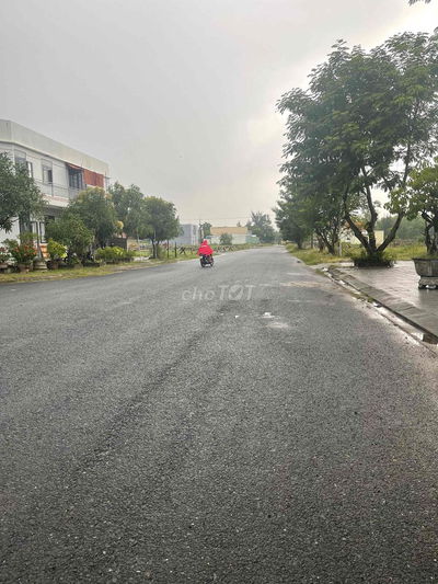 Lô biệt thự ngang 8m đường 23.5m thuộc khu đô thị số 9 Điện Ngọc