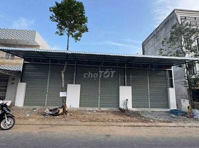 Cho thuê kho 300 m2 mới xây kế bến xe Cần Thơ