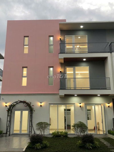 Nhà Biệt Thự Phố 240m2, 4 phòng, 1 mặt tiền trệt + 2 lầu Dragon Q.9