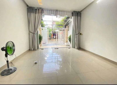 Cho thuê nhà 3 tầng mặt tiền đường Hoà Minh, 3pn