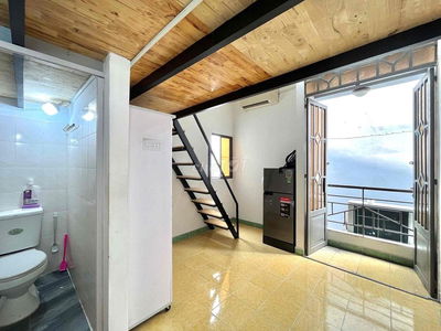 CHO THUÊ DUPLEX BAN CÔNG NGAY SÁT UEH QUẬN 10 MÁY GIẶT RIÊNG MỚI