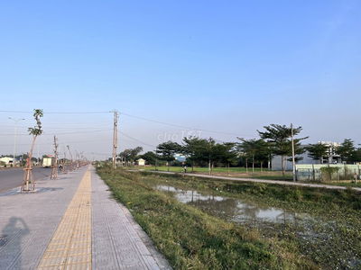 Bán gấp 2 lô đất mỗi lô 100m2, Mặt tiền đường ĐT 823D, Đức Hòa Long An