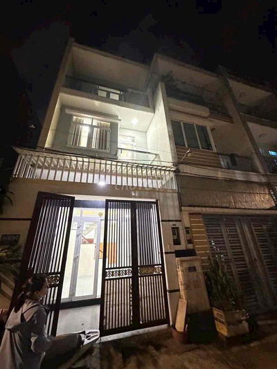 nhà 3 lầu ngay chợ Đầu Mối Thủ Đức hẻm oto khu dân trí cao