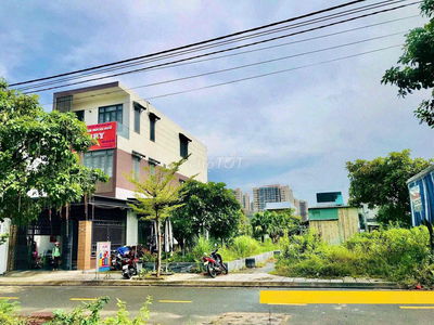 ĐẤT KẸP CÔNG VIÊN 200M2 GẦN CHUNG CHƯ ECOHOME