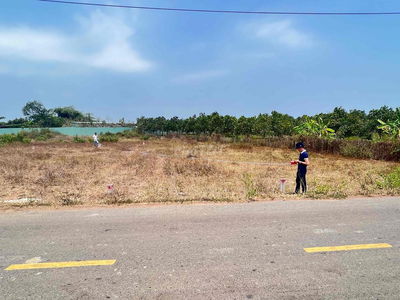 178m2 Đất thổ cư mặt tiền đường nhựa ,có điện 3 pha ,dân cư đông đúc .