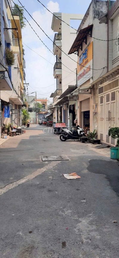 Nhà hẻm xe tải diện tích rộng 1 lầu 3 phòng ngủ sạch đẹp