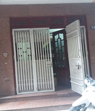 Cho thuê nhà ngõ 12 phố Phạm Tuấn Tài, Dt 55m x 4 tầng ô tô đậu cửa