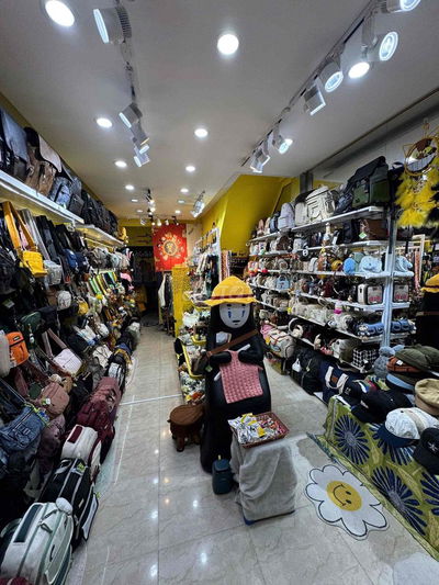 sang mặt bằng sẵn sàng kinh doanh luôn