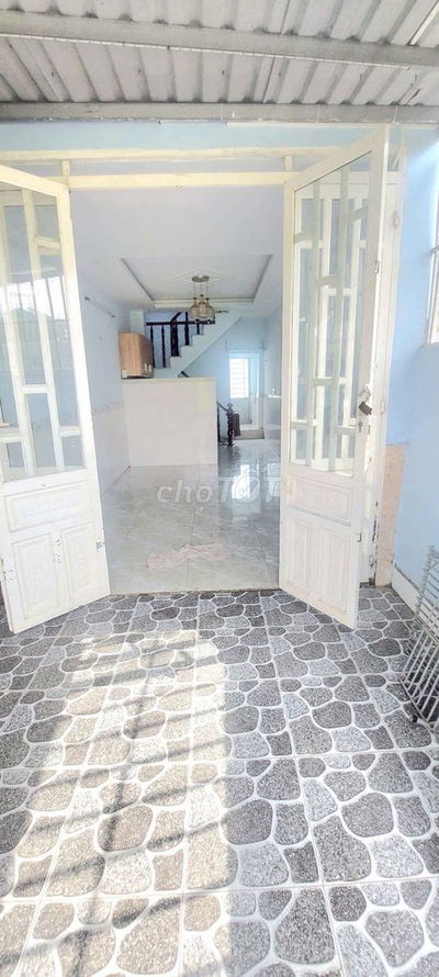 Cho thuê nhà nguyên căn tx 52 q12  2p ngủ 2wc giá 5tt