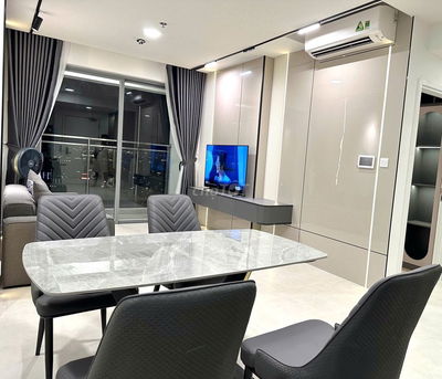 Chính chủ còn căn 2 phòng ngủ 83m2 full nội thất view LK81 Quận 1