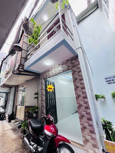 Nhà mới đường Trần Hưng Đạo Quận 5 - 2 tầng 1PN 1WC.