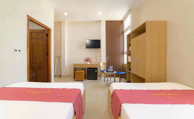 Cho thuê khách sạn 14 phòng - 100m2 ngay Dương Đình Nghệ