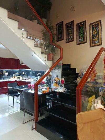 NHÀ TRUNG TÂM LIÊN CHIỂU GIÁ 7,55 TỶ